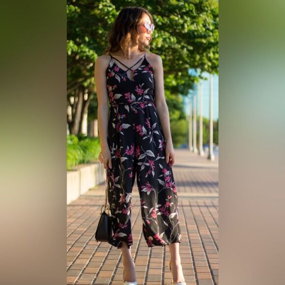 SIENNA SKY BLACK FLORAL ROMPER SIZE SMALL NWOT - Picture 2 of 10